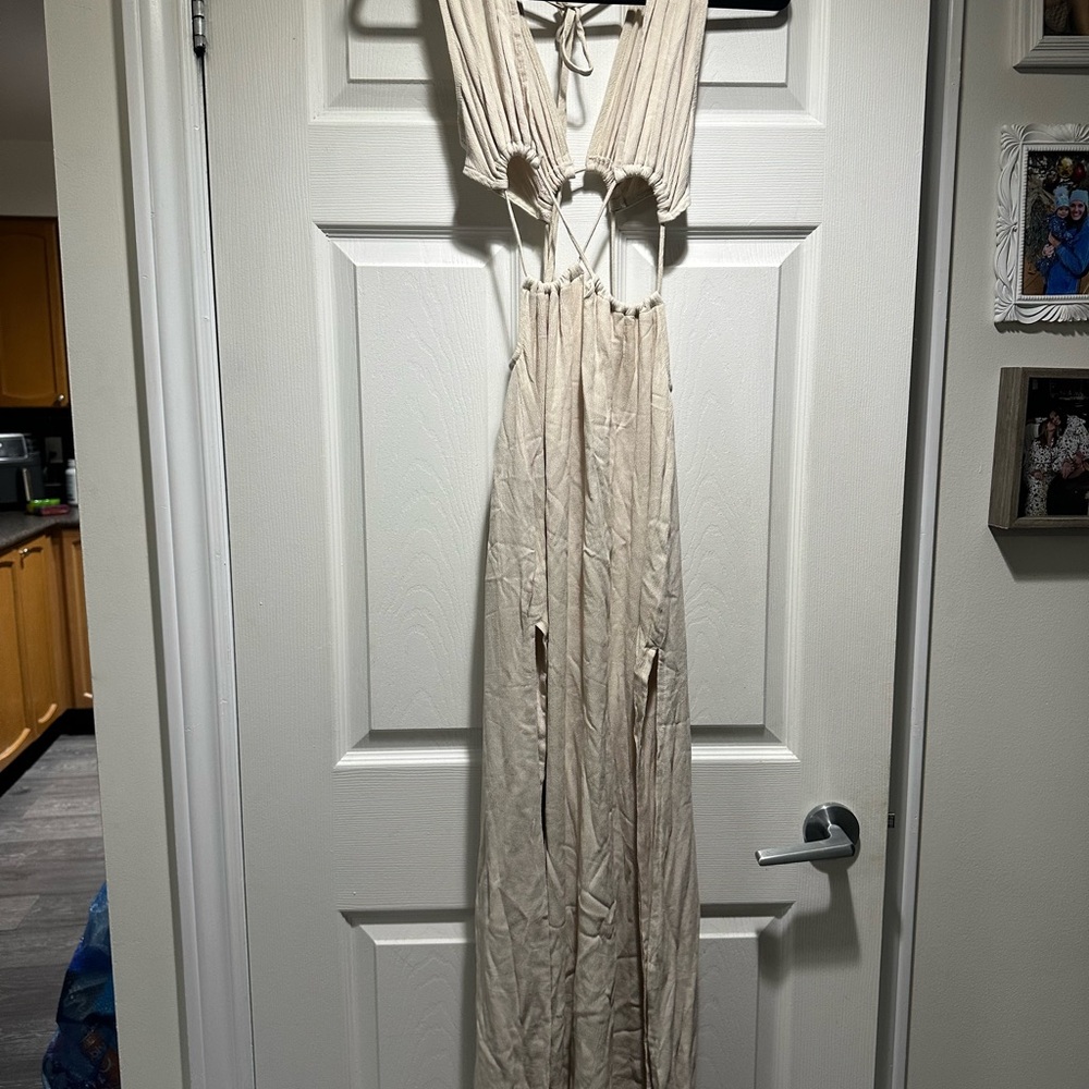 Elegant Cream Backless Maxi Dress
